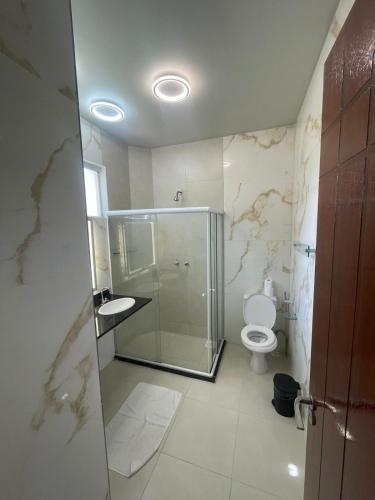 Bilik mandi di Pousada e Restaurante Vista Turquesa