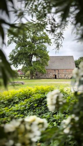 Taman di luar Vallens Säteri Gårdshotell