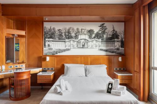 a bedroom with a painting of a house at B&B Hotel Modena in Modena
