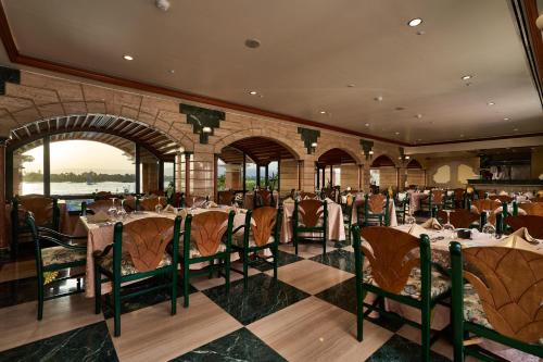 Restaurant ou autre lieu de restauration dans l'établissement Sonesta St. George Hotel - Convention Center