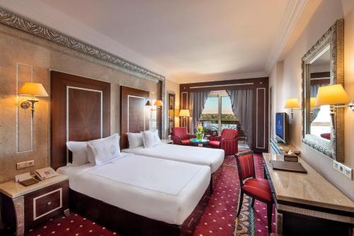 Un ou plusieurs lits dans un hébergement de l'établissement Sonesta St. George Hotel - Convention Center