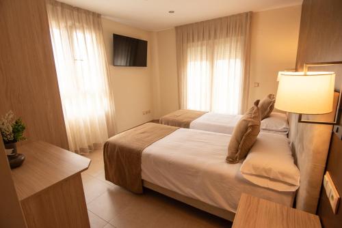 Postel nebo postele na pokoji v ubytování Agora Hostal