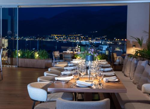 a long dining room with a long table and chairs at Nana Golden Beach All Inclusive Resort & Spa in Hersonissos