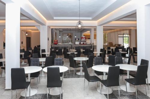 BELVITA Hotelにあるレストランまたは飲食店