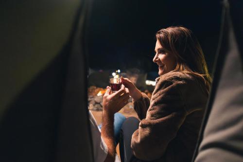 Tetamu yang menginap di Thousand Nights Camp