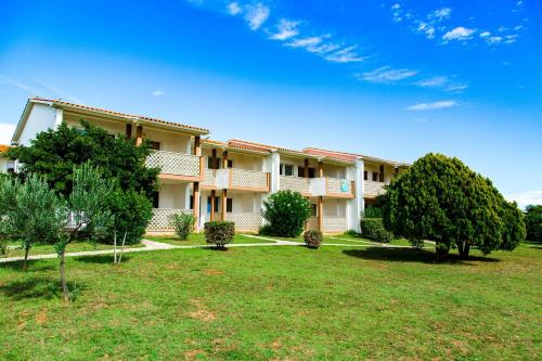 Kazela Apartments