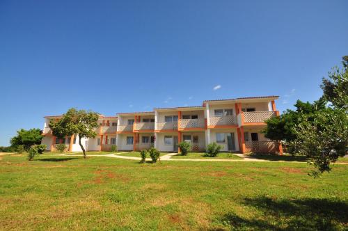 Kazela Apartments