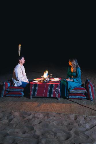 Tetamu yang menginap di Thousand Nights Camp
