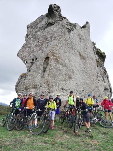 a group of people standing in front of a large rock at Ai Tre Parchi Bed And Bike in Randazzo