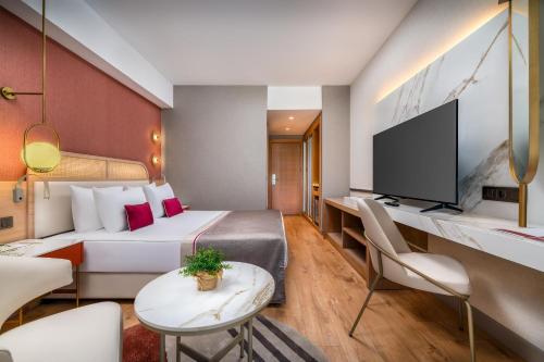 Televisyen dan/atau pusat hiburan di Trendy Palm Beach Adults Only
