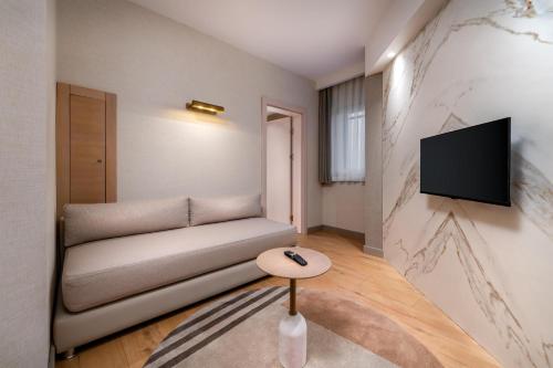 Televisyen dan/atau pusat hiburan di Trendy Palm Beach Adults Only