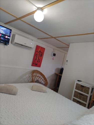 Katil atau katil-katil dalam bilik di Megs Accommodation