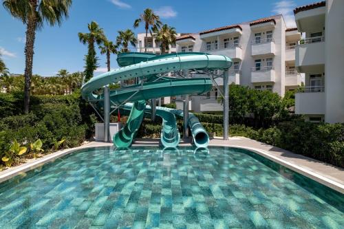 Kolam renang di atau dekat dengan Trendy Palm Beach Adults Only