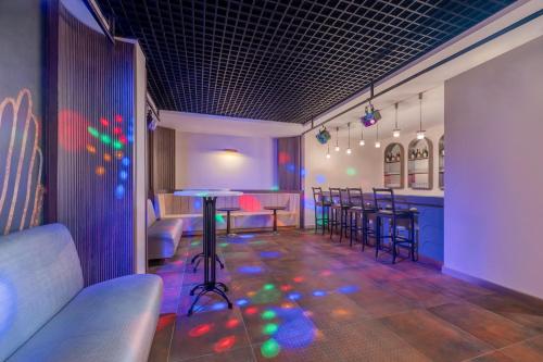 Gambar di galeri bagi Trendy Palm Beach Adults Only di Side