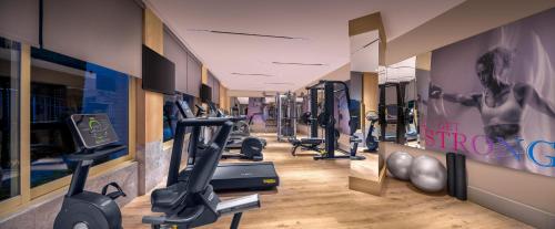 Pusat kecergasan dan/atau kemudahan kecergasan di Trendy Palm Beach Adults Only