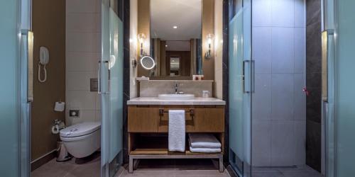 a bathroom with a sink and a shower and a toilet at Trendy Lara in Lara