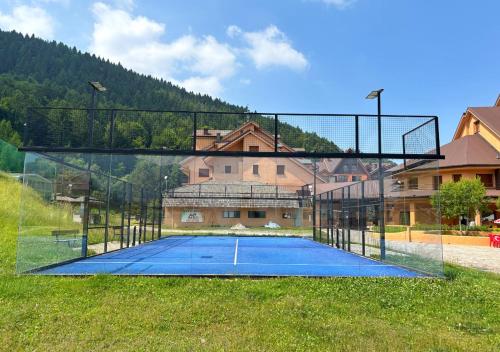 Tenis a/nebo squash v ubytování Aria Di Montagna nebo okolí