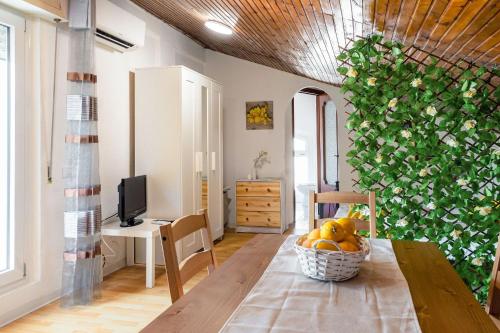 a living room with a table and a green wall at Italian Experience-Sopraloreto Apartment in Loreto