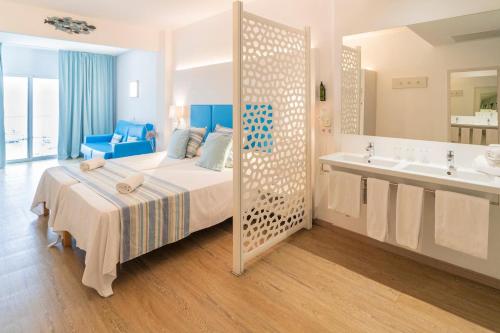 a hotel room with a bed and a sink at Hotel Amic Horizonte in Palma de Mallorca