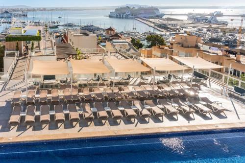 an aerial view of a resort with chairs and a pool at Hotel Amic Horizonte in Palma de Mallorca