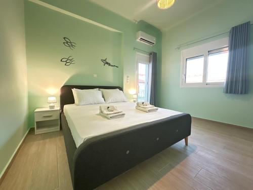 Paloma Lux Retreat-15' to Central Athens