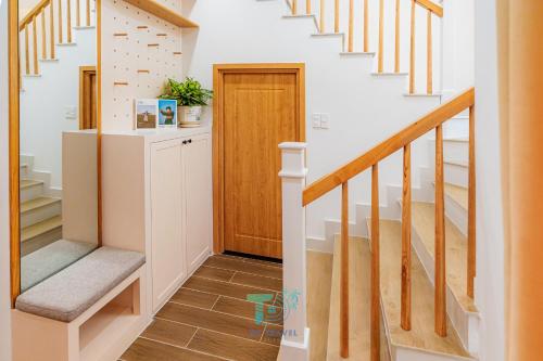 a hallway with stairs and a door and a stair case at DT Retreat - Biệt thự nguyên căn - 3 Phòng ngủ - Novaworld Phan Thiết in Phan Thiet
