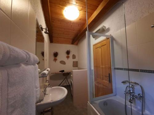 Koupelna v ubytování Holiday home in Dobrec 15114