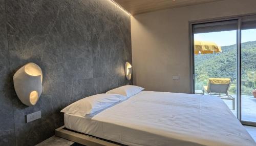 a bedroom with a large bed and a large window at Le Stele Hotel in Arcola