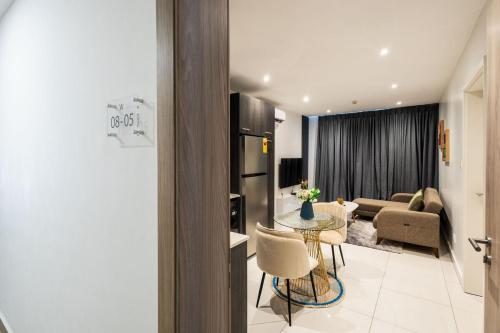 Ruang duduk di Kancha Homes Modern Luxury Stay Loxhood House