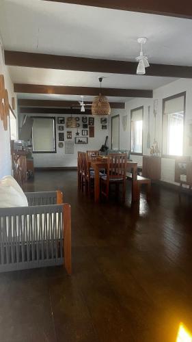a dining room with a table and chairs at Casa do Point in Saquarema