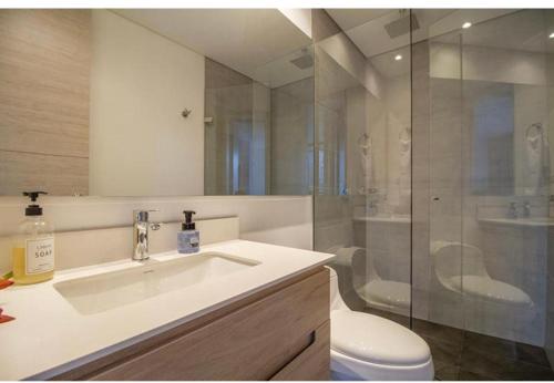 Ένα μπάνιο στο Beautiful apartment in Poblado