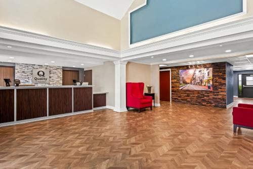 TV a/nebo společenská místnost v ubytování Quality Inn Pooler - Savannah I-95