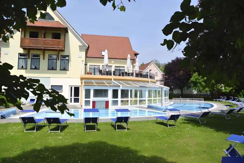 Bazén v ubytování Apartment in Bad Waltersdorf - Steiermark 44009 nebo v jeho okolí
