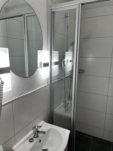 a bathroom with a sink and a mirror at Gasthof Löwen in Pfronten