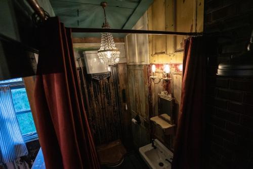 Ένα μπάνιο στο Romantic 1920s Circus Wagon Experience