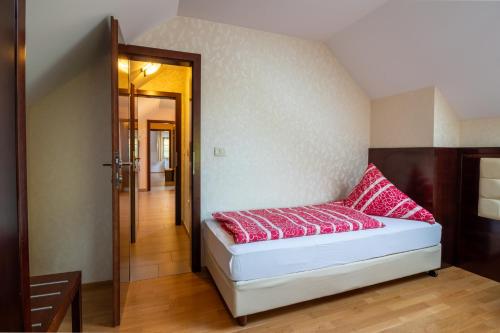 Ένα ή περισσότερα κρεβάτια σε δωμάτιο στο Vila Silva Marija Apartments
