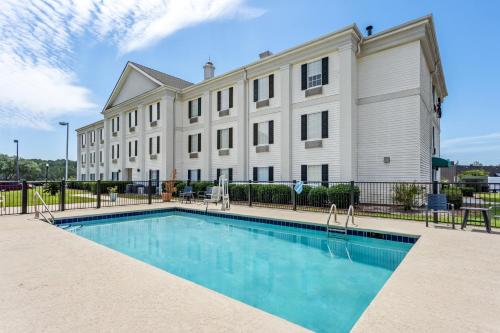 Bazén v ubytování Quality Inn Pooler - Savannah I-95 nebo v jeho okolí