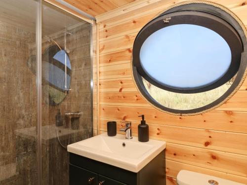 Vannituba majutusasutuses Bugley Pools Hideaway