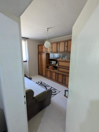 a living room with a couch and a kitchen at Gordana in Senjski Rudnik