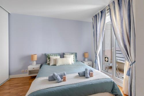 a bedroom with a bed with two teddy bears on it at Appartement Cosy in Paris