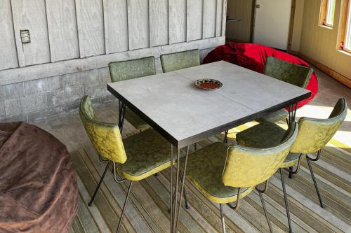 Χώρος καθιστικού στο That 70's Beach House