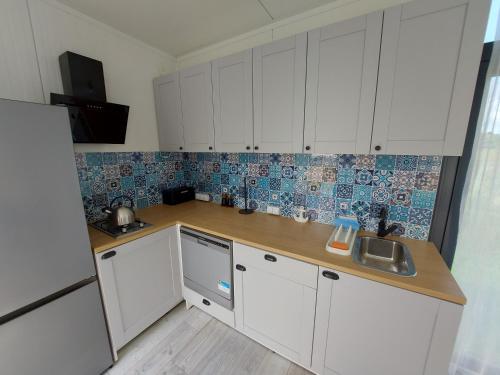 Dapur atau dapur kecil di Przyczepy kempingowe Nad Zatoką