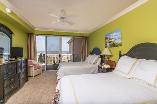 Postel nebo postele na pokoji v ubytování St. Simons Grand #303