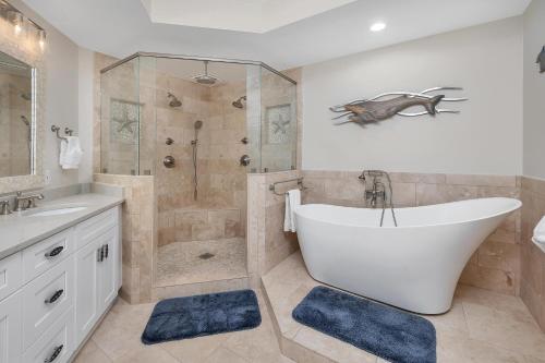 Un baño de St. Simons Grand #226