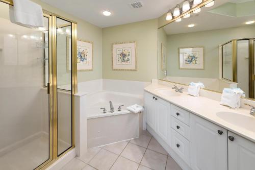 Ένα μπάνιο στο St. Simons Grand #105