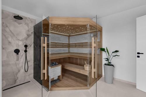 a room with a sauna with a glass wall at Blue Dream - La Luna Residence in Tučepi
