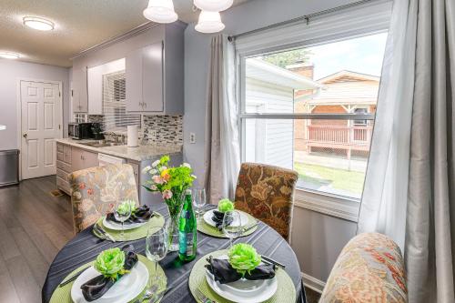 Η κουζίνα ή μικρή κουζίνα στο Retreat with Fenced Backyard in Kingsport!