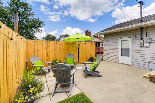 Αίθριο ή υπαίθριος χώρος στο Retreat with Fenced Backyard in Kingsport!