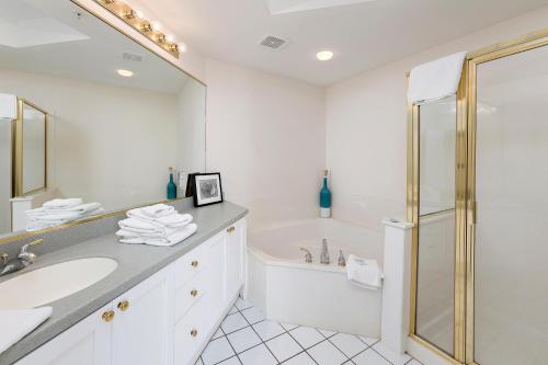 Ένα μπάνιο στο St. Simons Grand #324