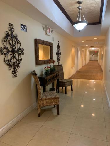 Χώρος καθιστικού στο 202 Private bedroom in Miami - Coral Gables